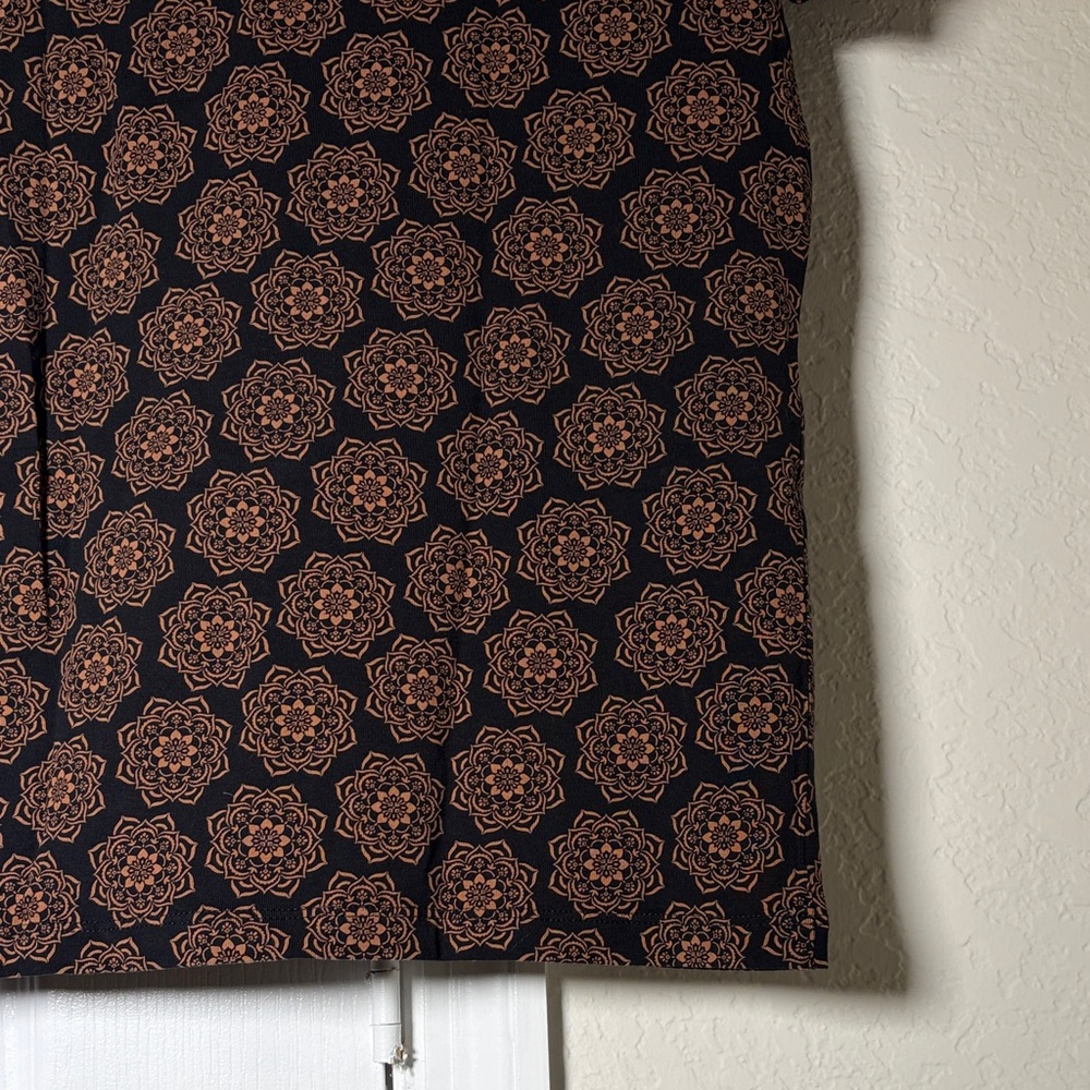 Express Men's Shirt with Black and Brown Floral Pattern - Picture 4 of 5